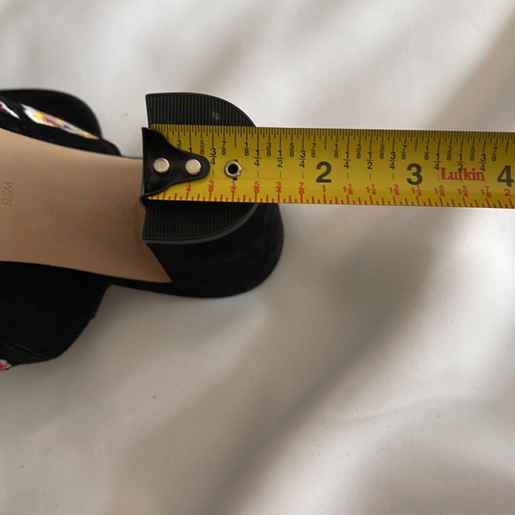 Embroidered Ann Taylor block heel slip on heels size 9 1/2. - Picture 7 of 11